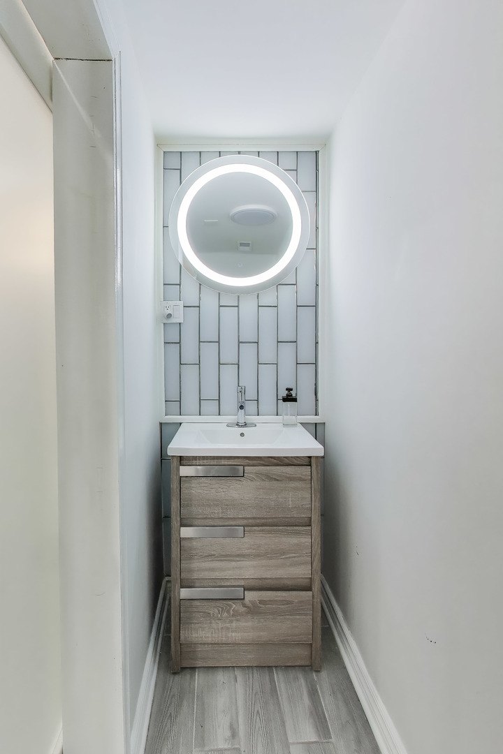 4049 South Indiana Avenue Chicago IL 60653