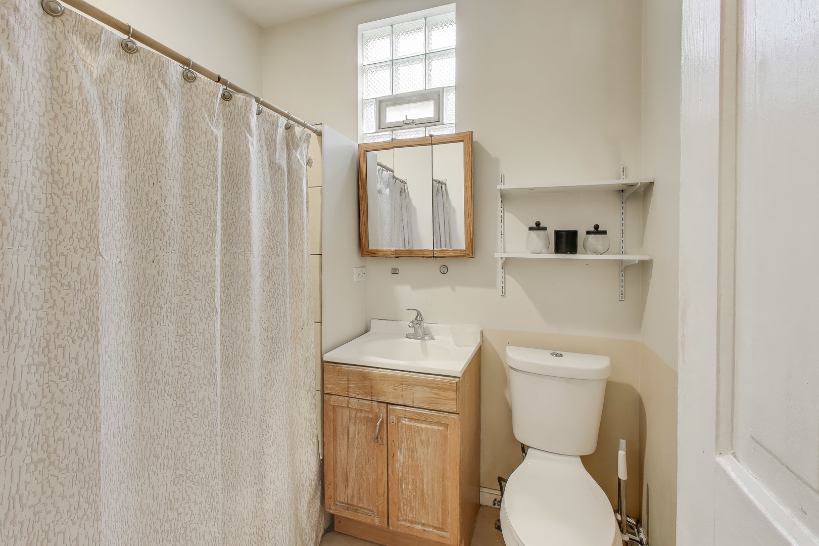 4049 South Indiana Avenue Chicago IL 60653