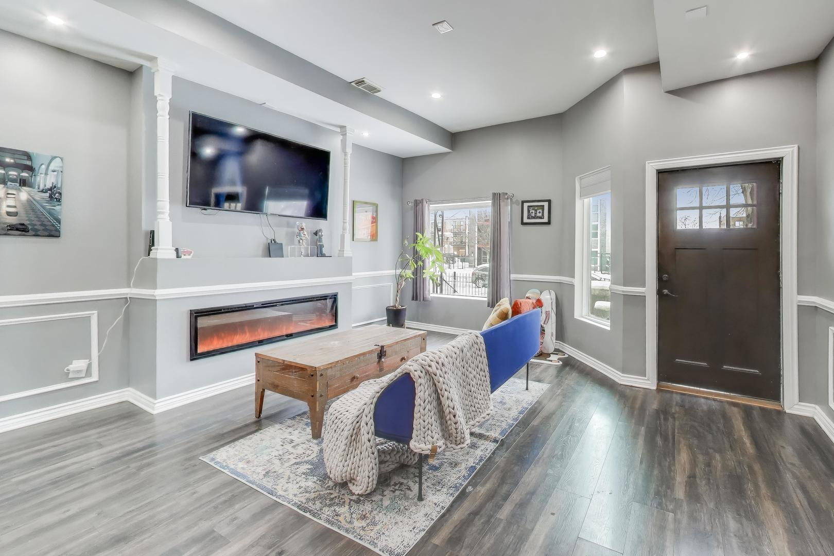 4049 South Indiana Avenue Chicago IL 60653