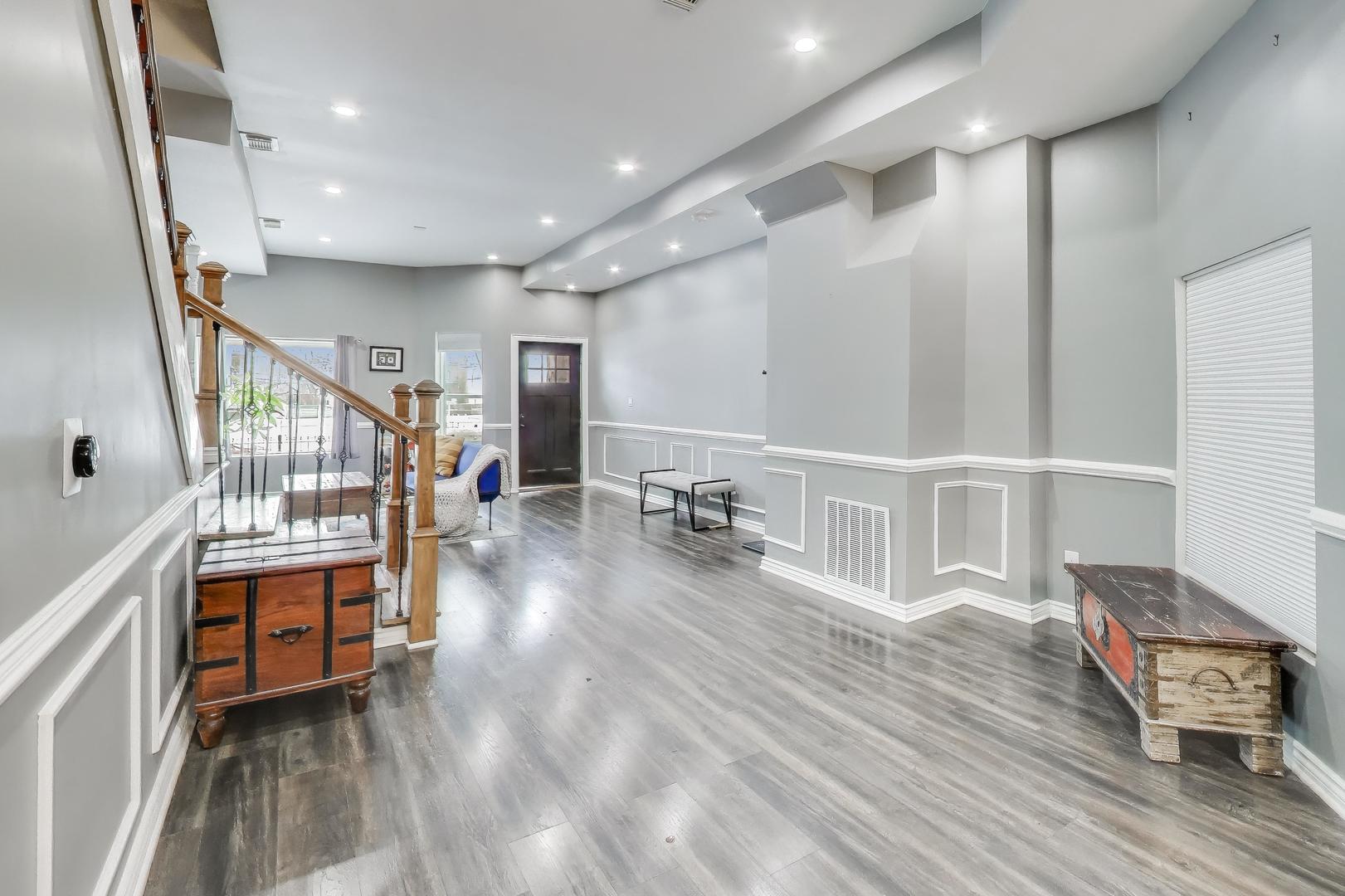 4049 South Indiana Avenue Chicago IL 60653