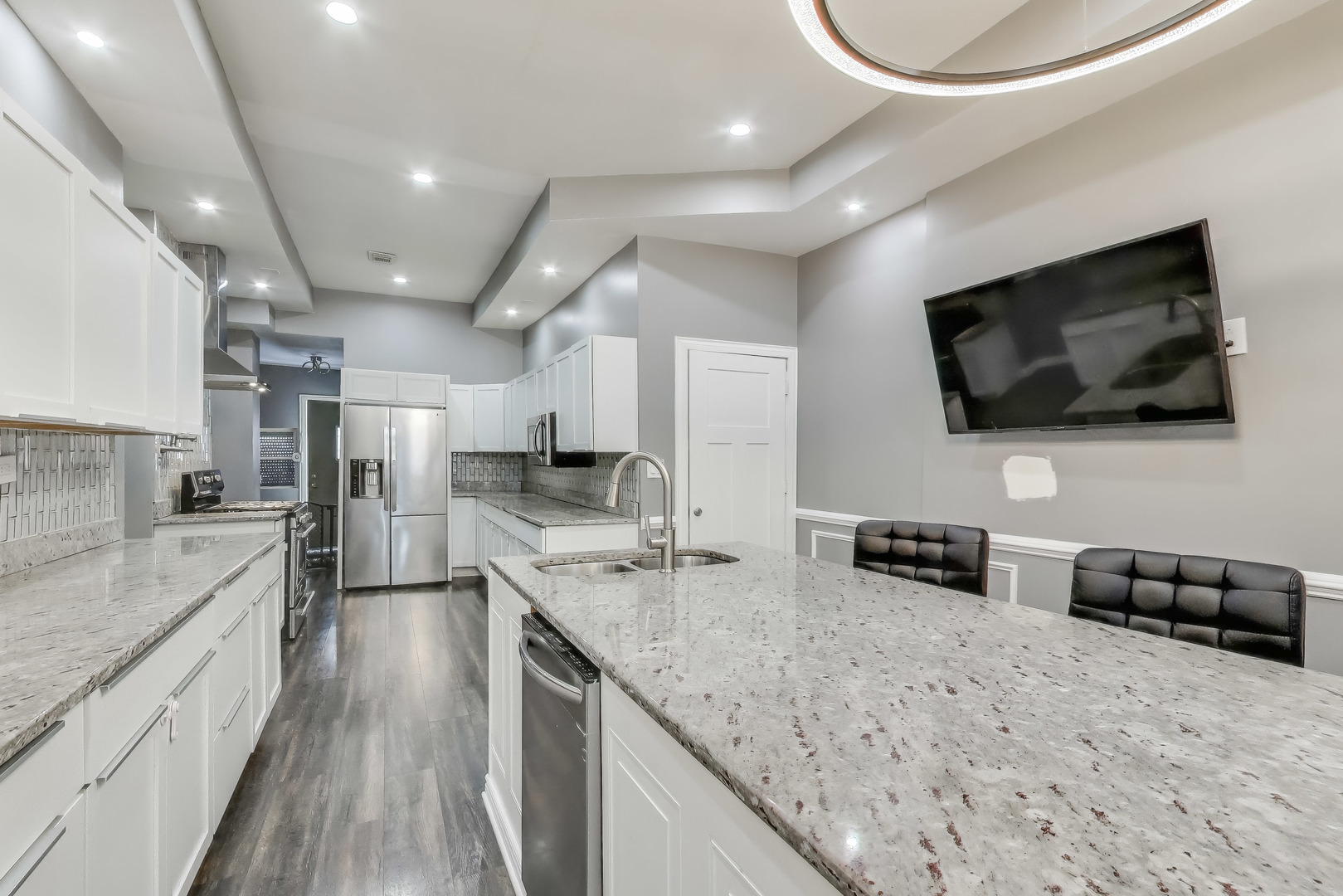 4049 South Indiana Avenue Chicago IL 60653