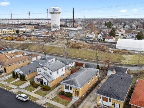 241 Zuelke Drive Bellwood IL 60104