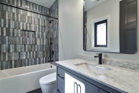 2042 West Berteau Avenue Chicago IL 60618
