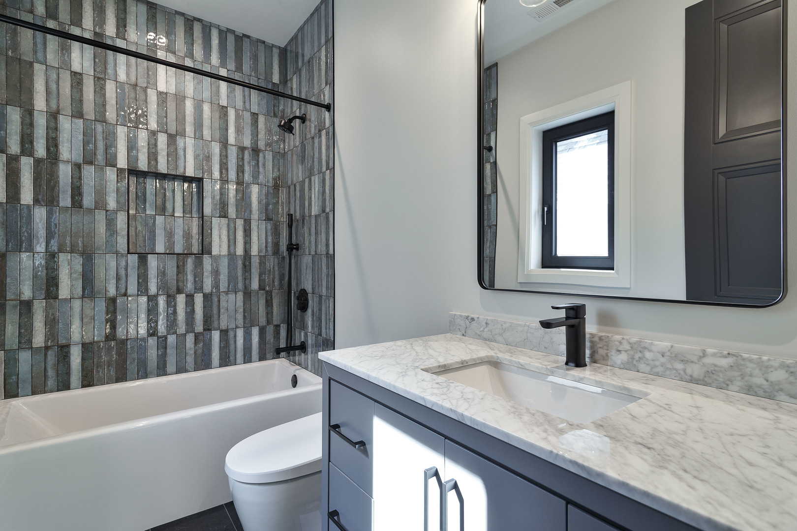 2042 West Berteau Avenue Chicago IL 60618