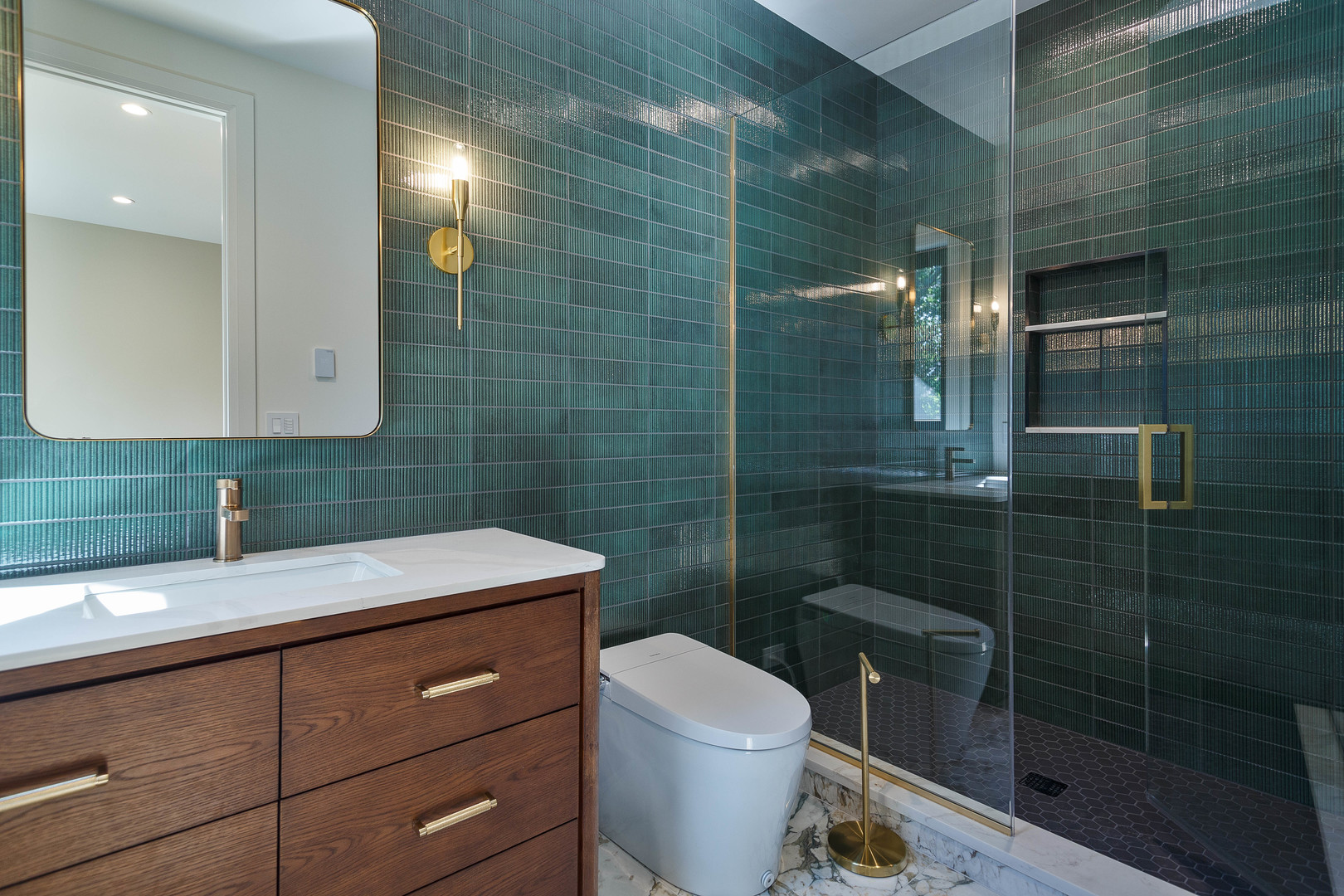 2042 West Berteau Avenue Chicago IL 60618
