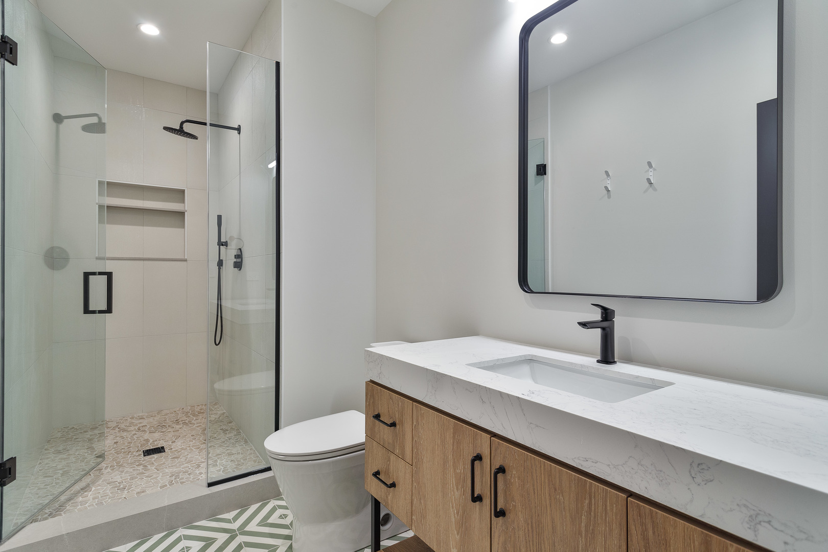 2042 West Berteau Avenue Chicago IL 60618