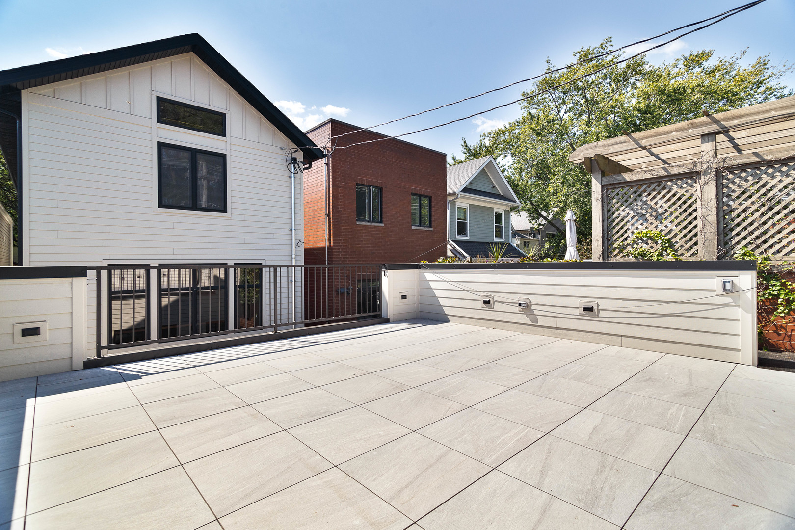 2042 West Berteau Avenue Chicago IL 60618