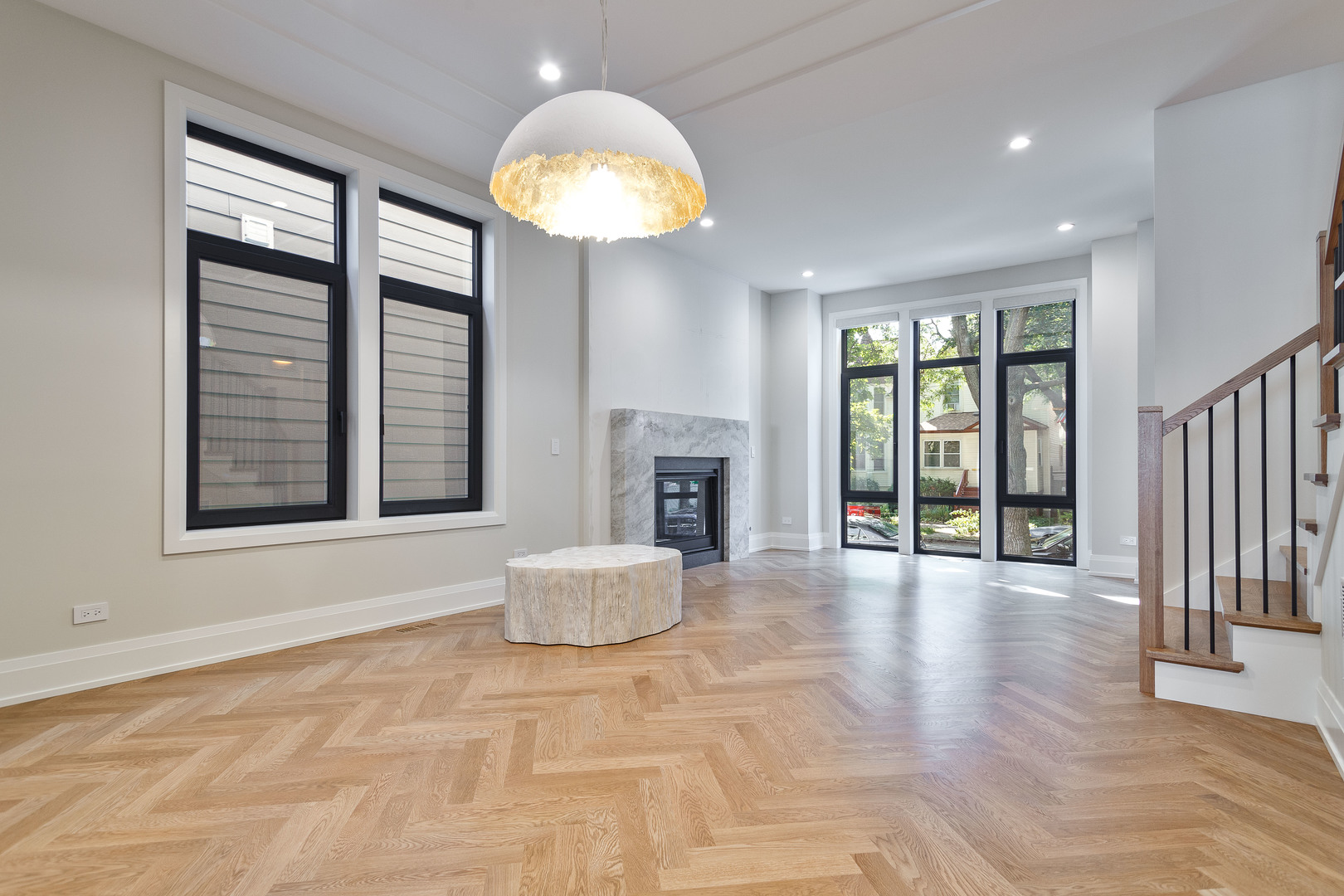 2042 West Berteau Avenue Chicago IL 60618