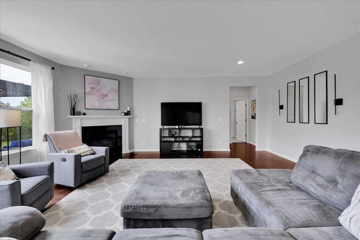 1607 Star Grass Circle Aurora IL 60506