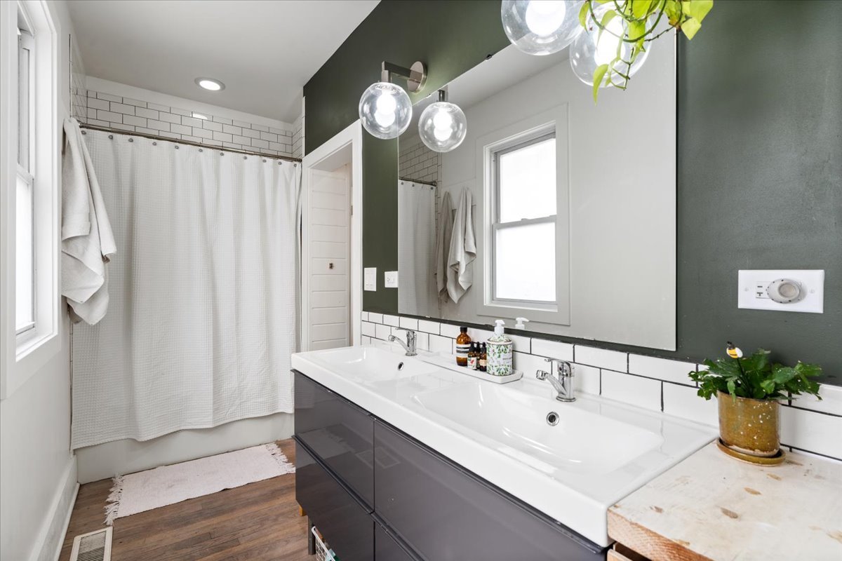 1014 West 31st Place Chicago IL 60608