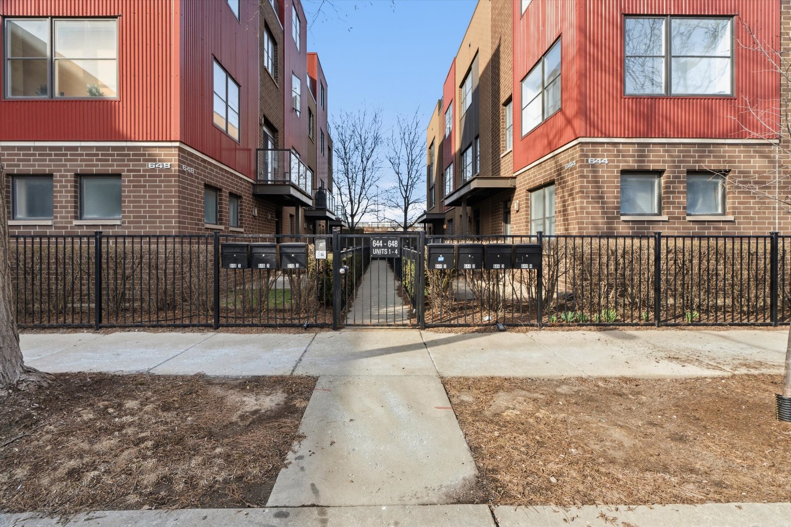 648 West 16th Street Chicago IL 60616