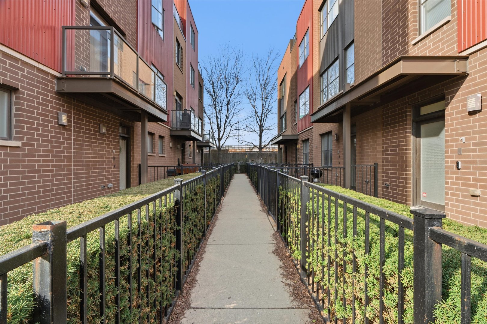 648 West 16th Street Chicago IL 60616