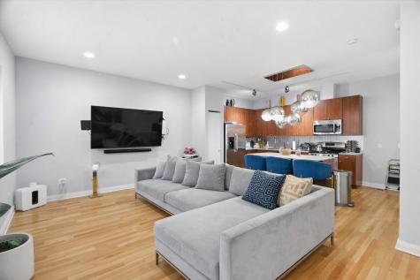 648 West 16th Street Chicago IL 60616
