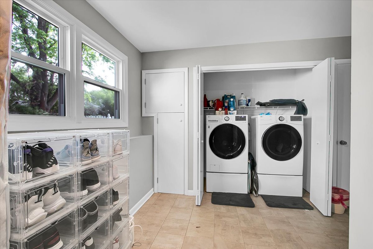 2080 Maplewood Circle Naperville IL 60563
