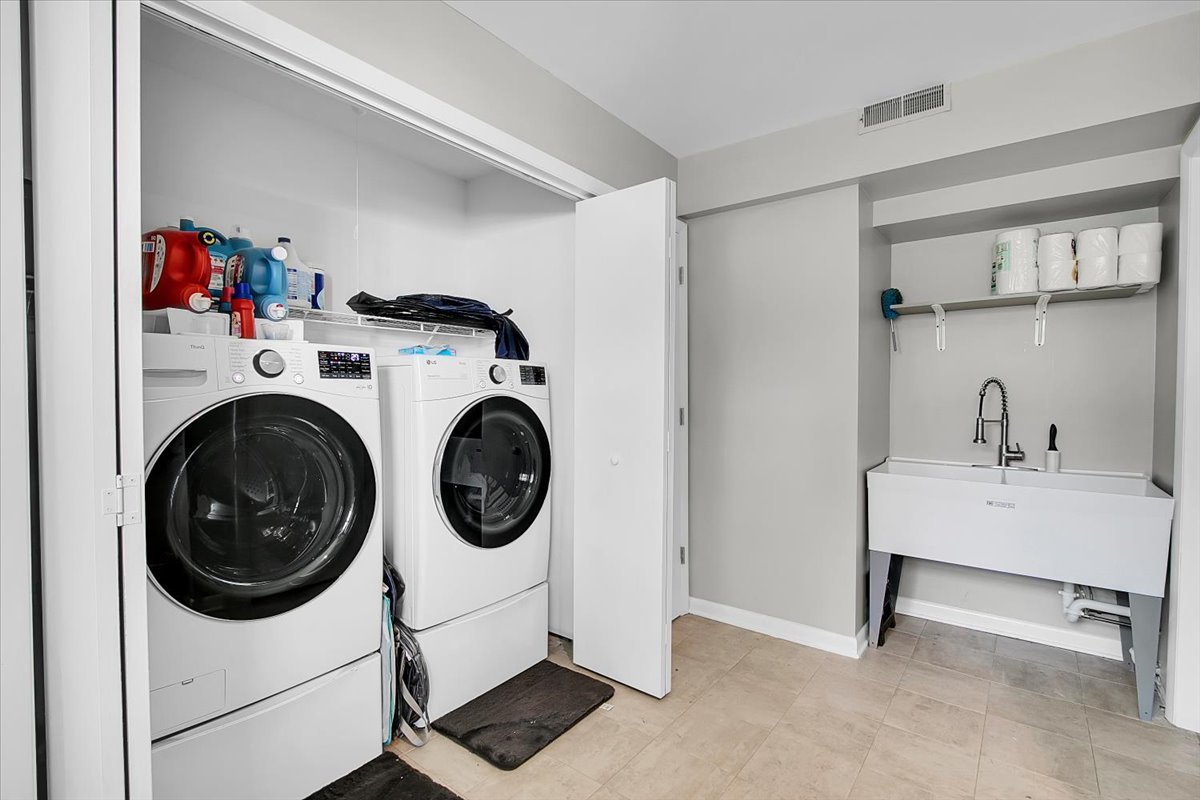 2080 Maplewood Circle Naperville IL 60563