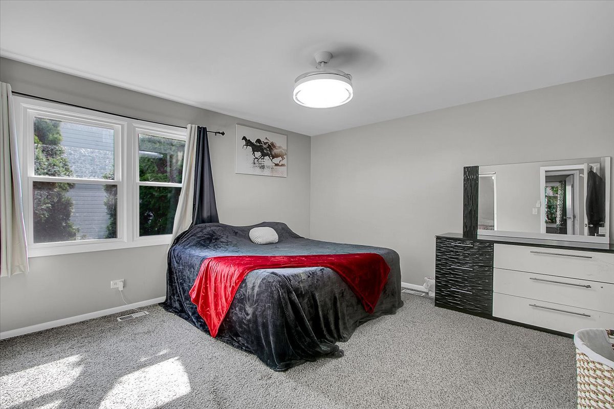2080 Maplewood Circle Naperville IL 60563