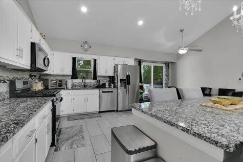 2080 Maplewood Circle Naperville IL 60563
