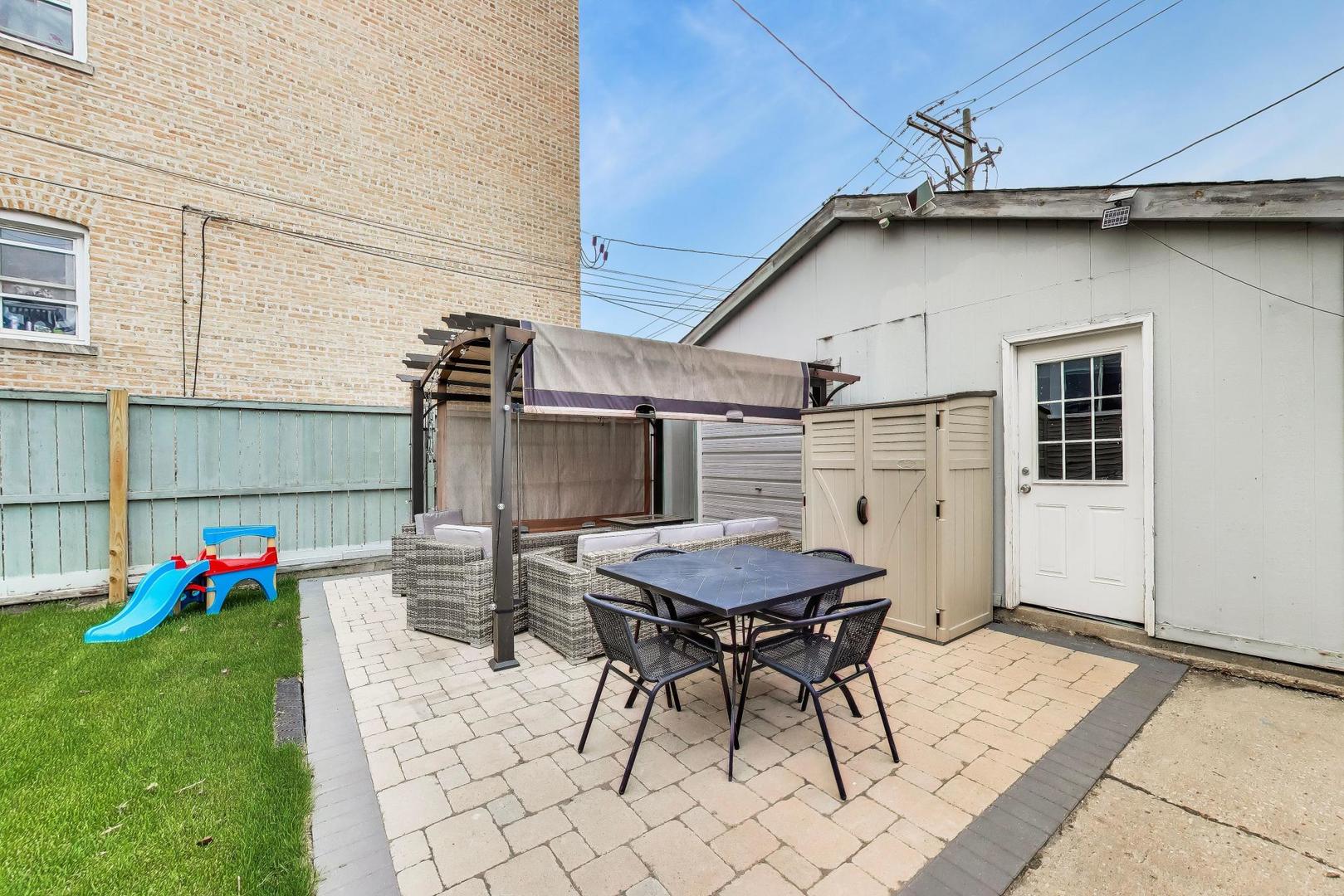 3354 West Pensacola Avenue Chicago IL 60618