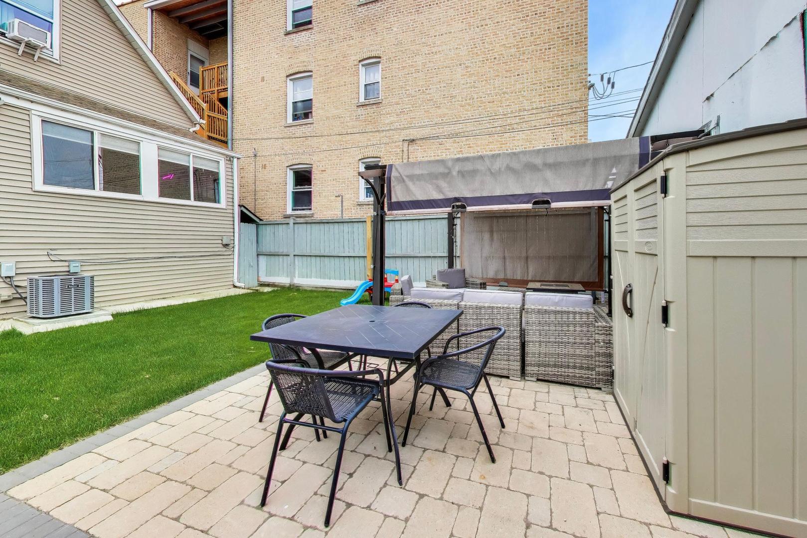 3354 West Pensacola Avenue Chicago IL 60618