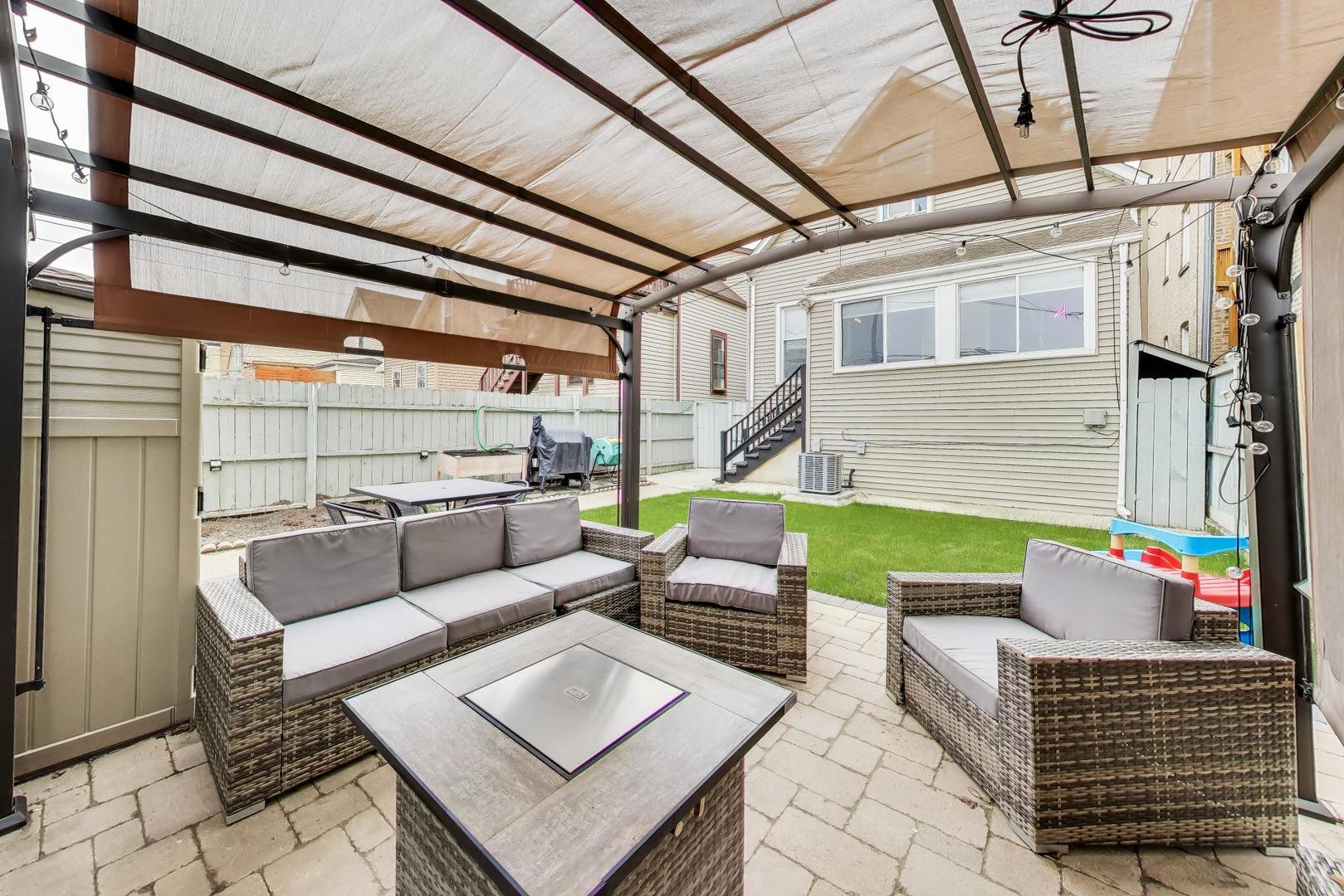 3354 West Pensacola Avenue Chicago IL 60618