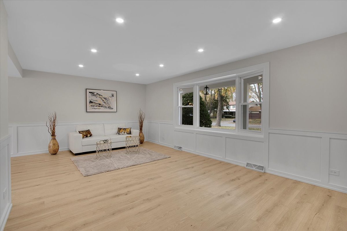 1109 71ST Street Darien IL 60561