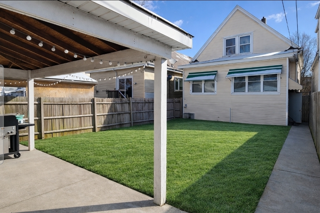 2046 North Narragansett Avenue Chicago IL 60639