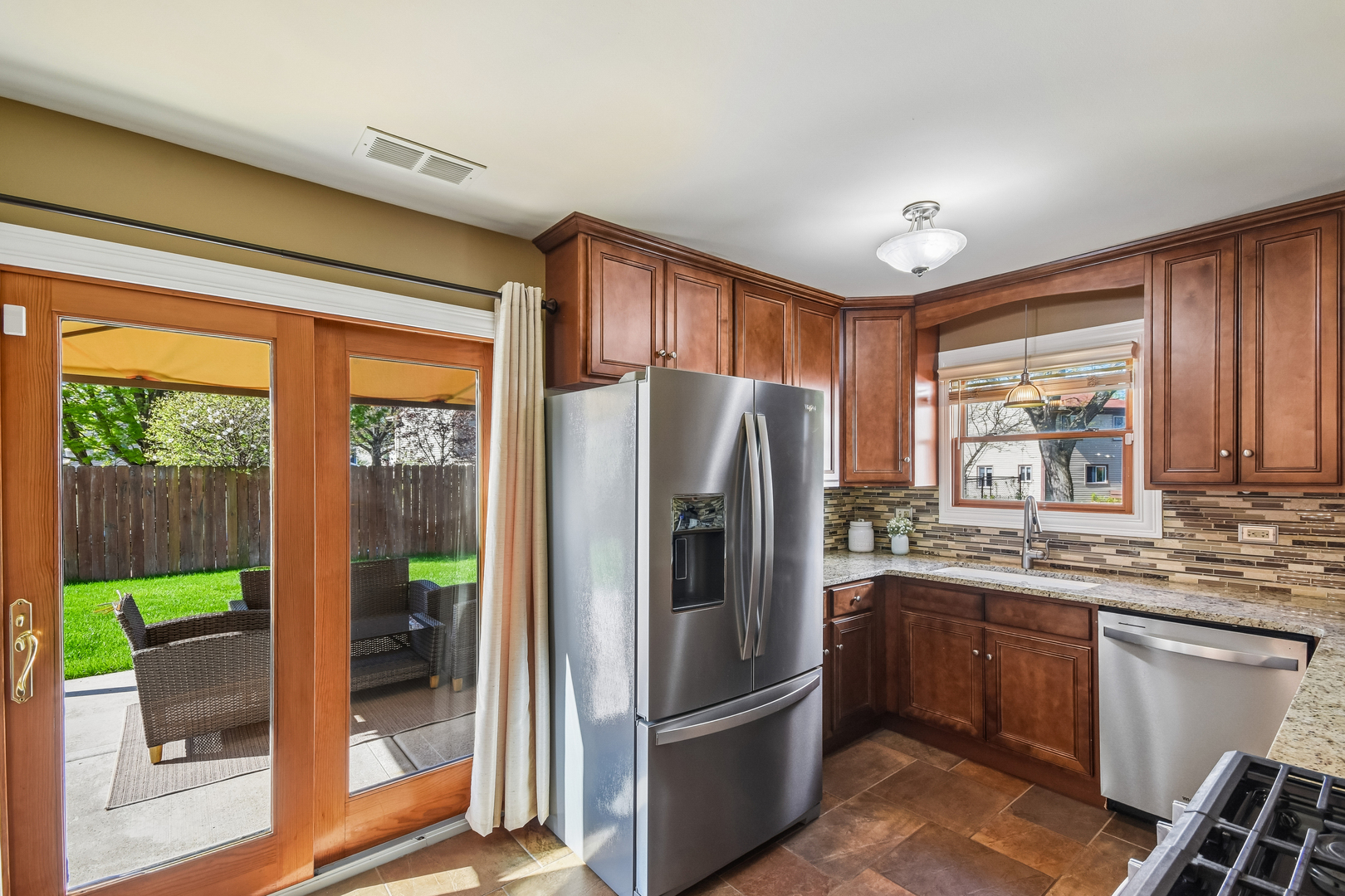 588 Kingston Court Roselle IL 60172