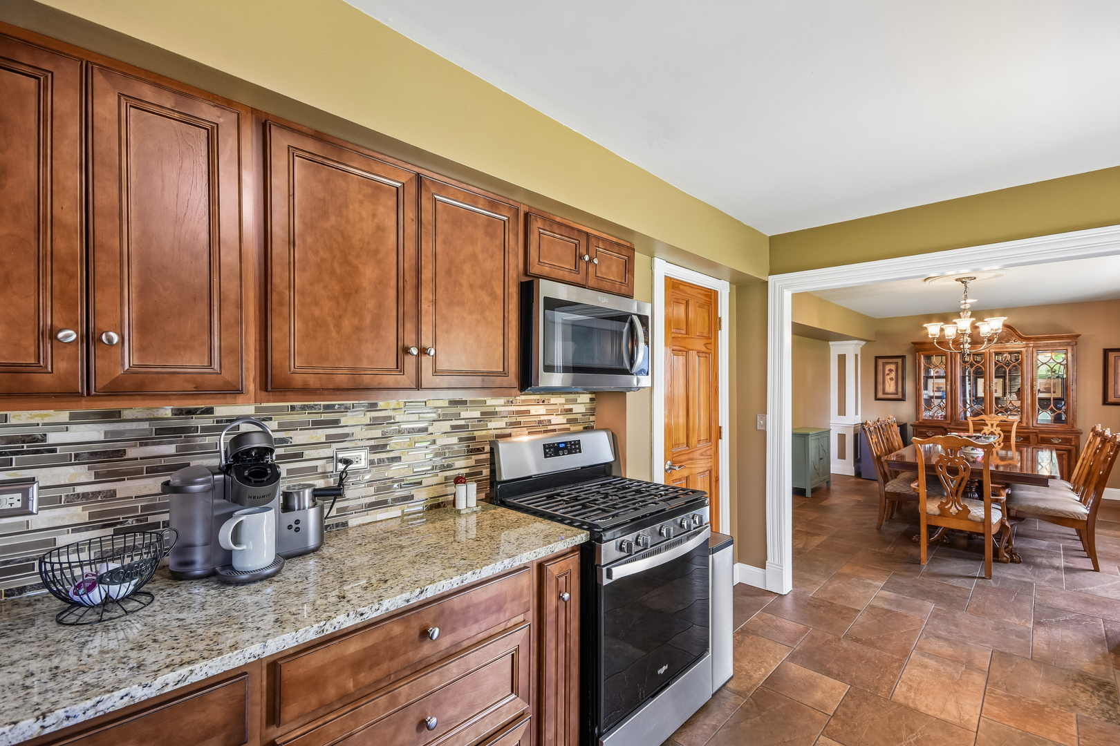 588 Kingston Court Roselle IL 60172