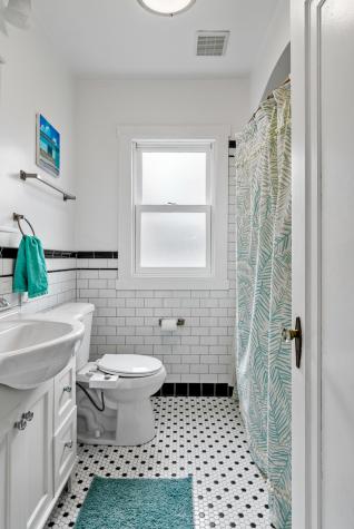 6714 North Ionia Avenue Chicago IL 60646
