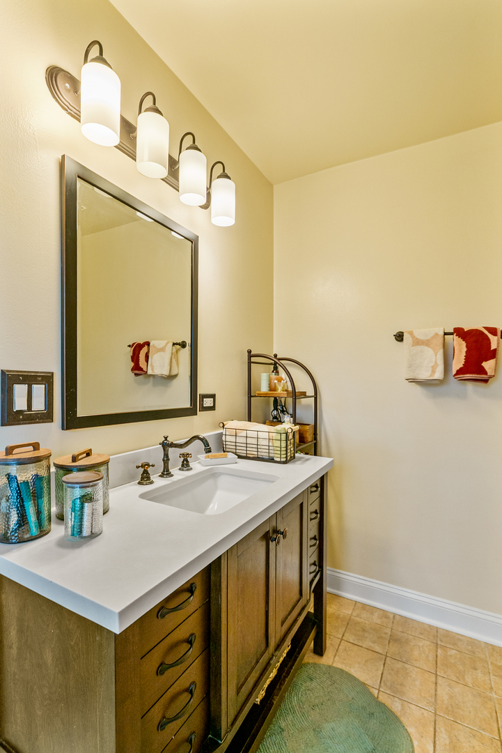 6714 North Ionia Avenue Chicago IL 60646
