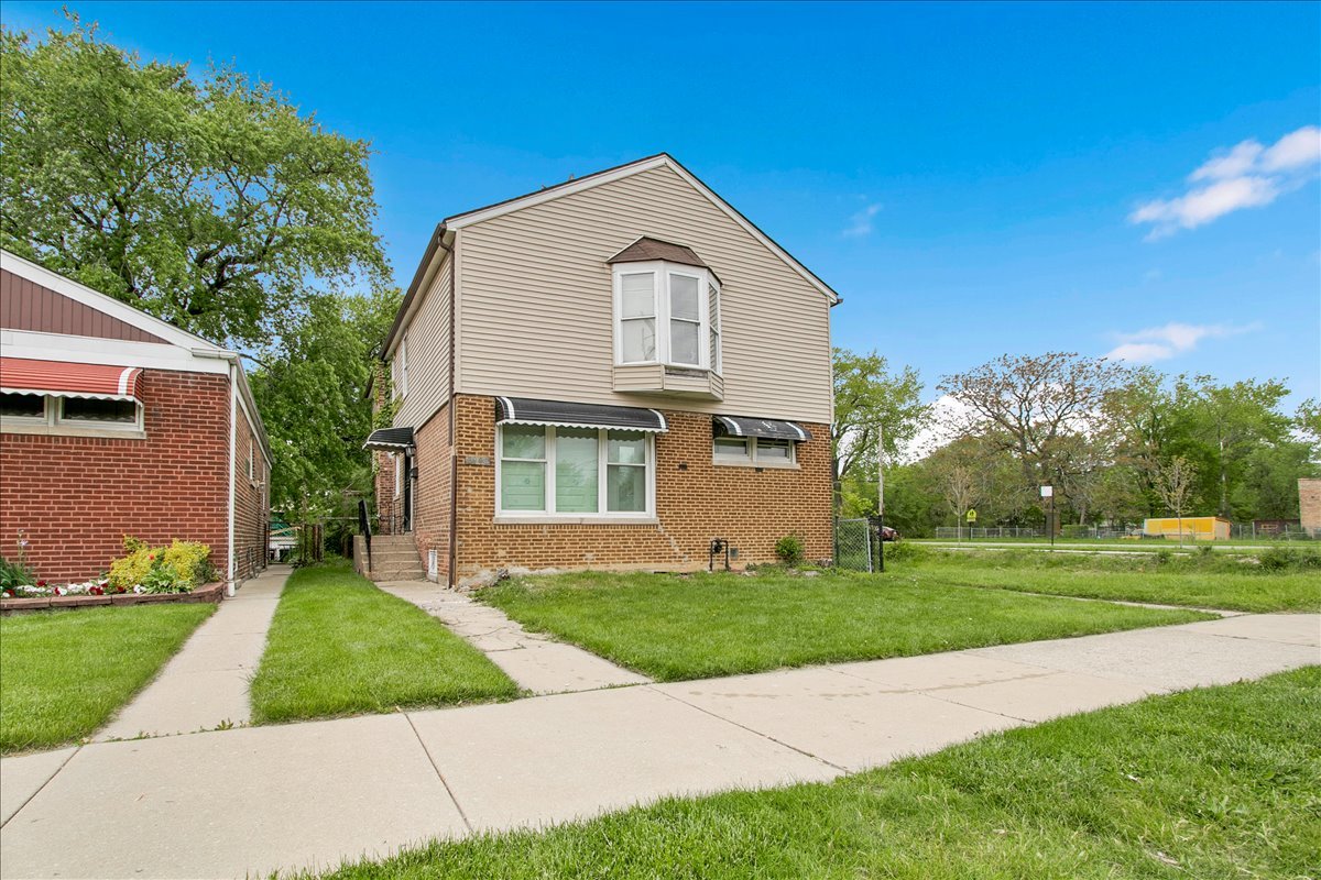 8906 South Mackinaw Street Chicago IL 60617