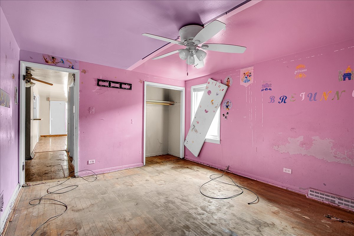 8906 South Mackinaw Street Chicago IL 60617