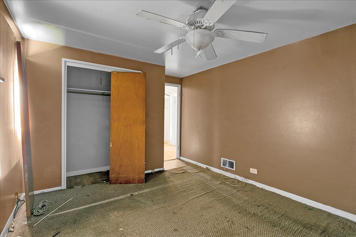 8906 South Mackinaw Street Chicago IL 60617