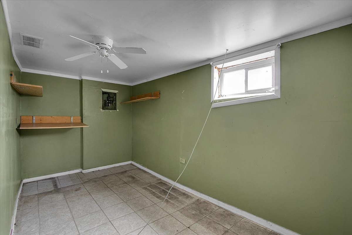 8906 South Mackinaw Street Chicago IL 60617
