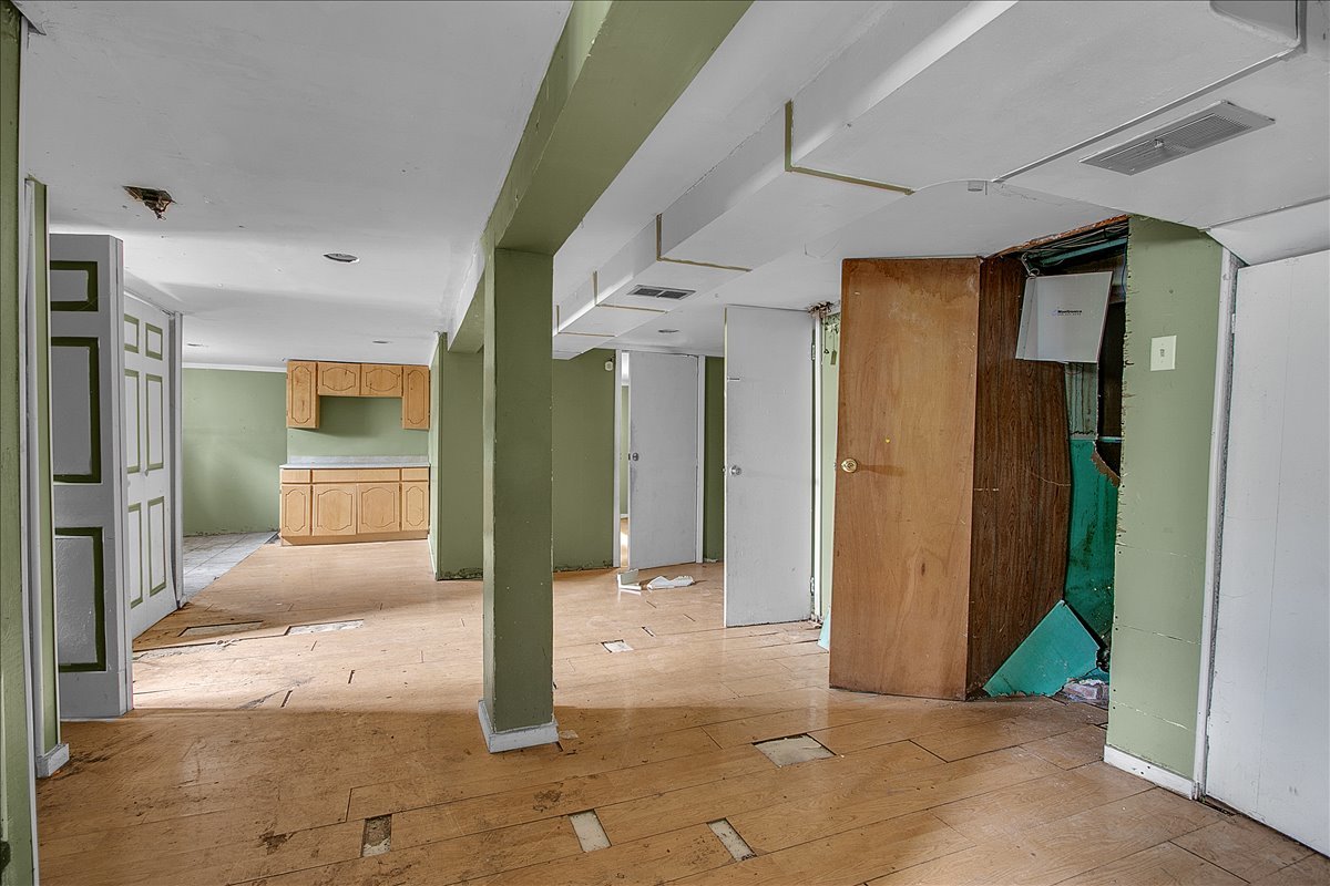 8906 South Mackinaw Street Chicago IL 60617