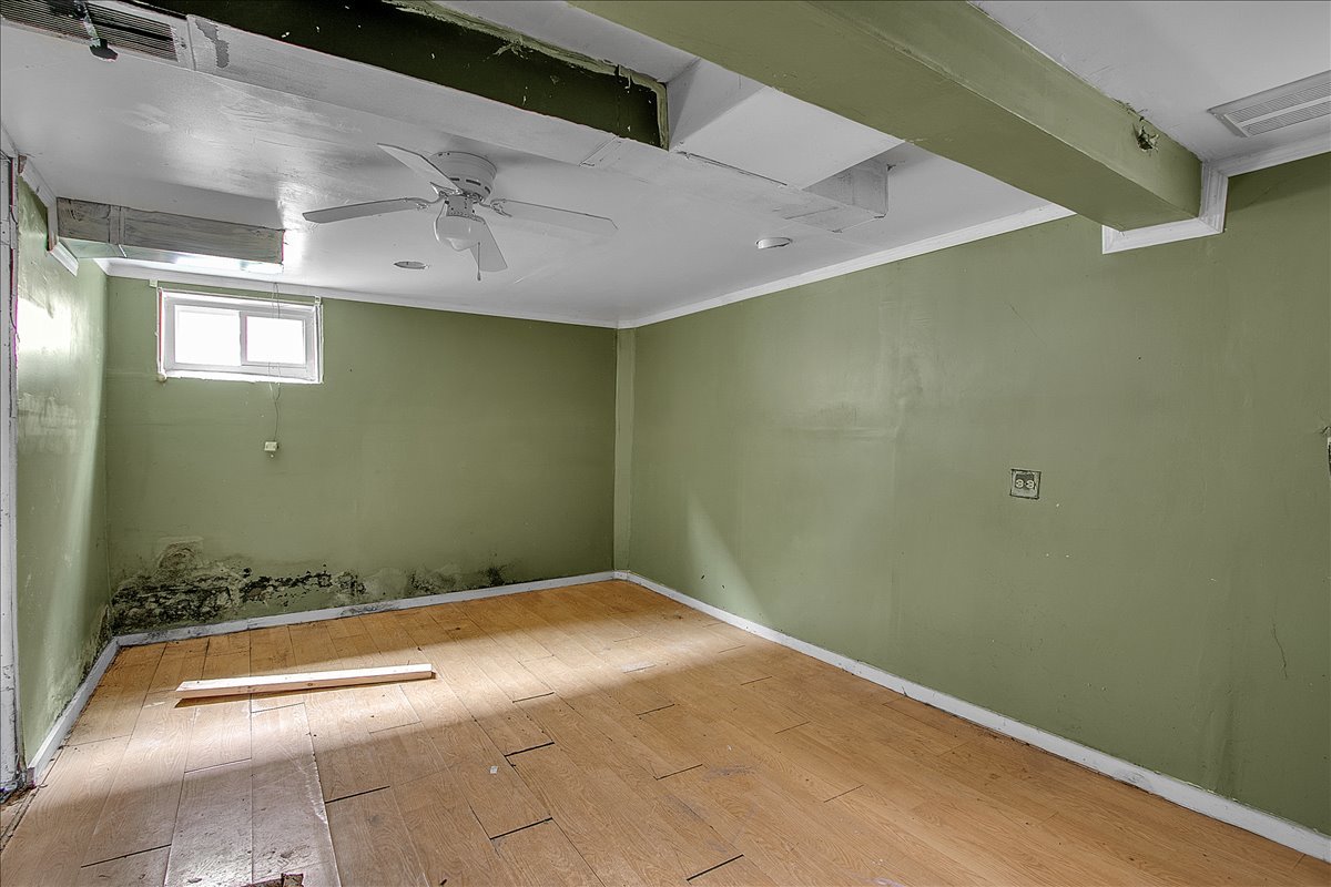 8906 South Mackinaw Street Chicago IL 60617