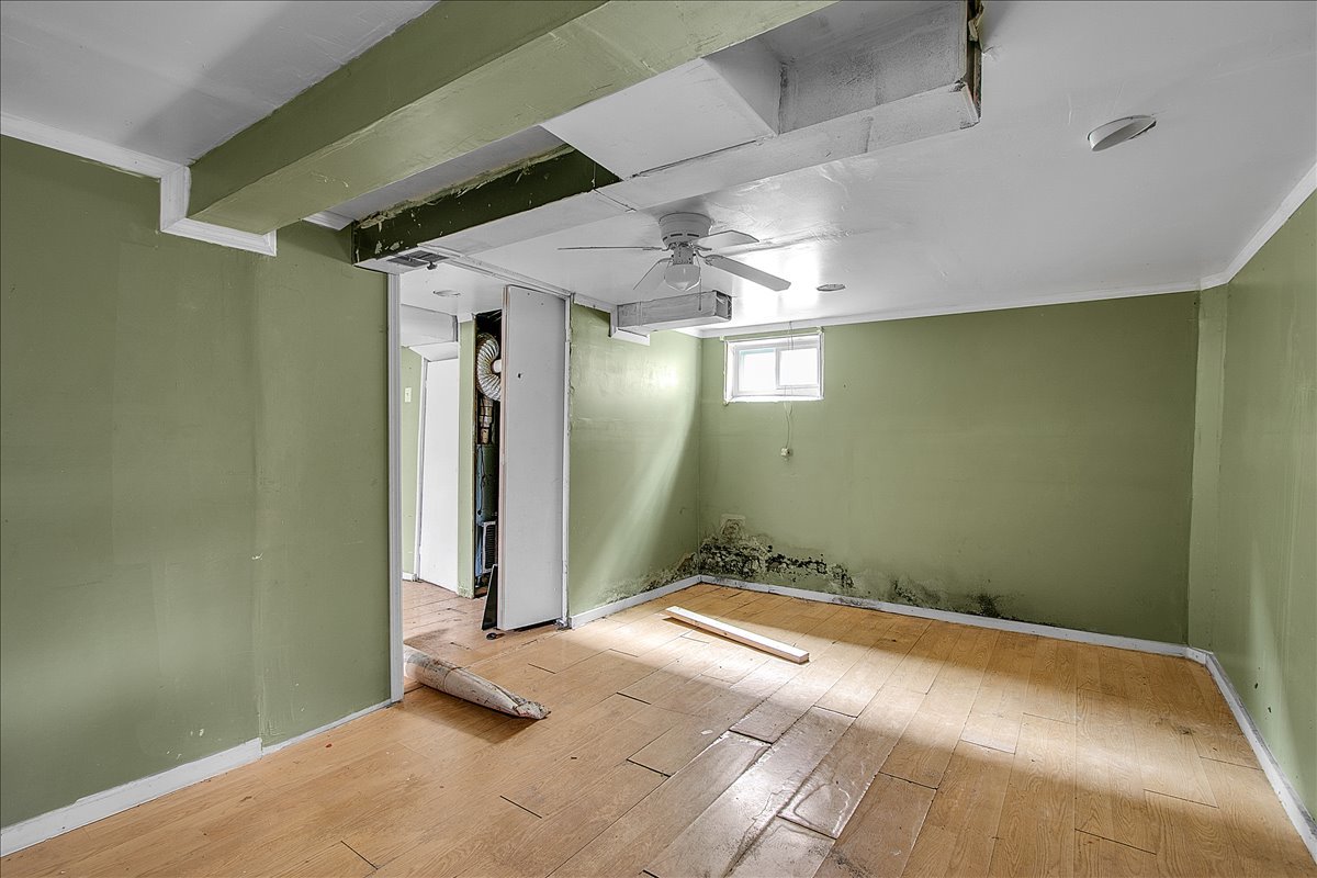 8906 South Mackinaw Street Chicago IL 60617