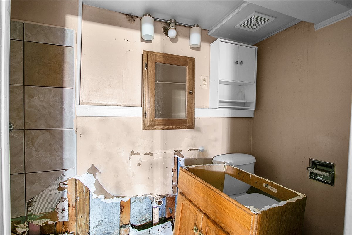 8906 South Mackinaw Street Chicago IL 60617