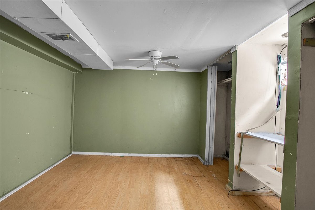 8906 South Mackinaw Street Chicago IL 60617