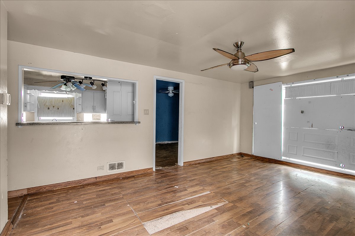 8906 South Mackinaw Street Chicago IL 60617