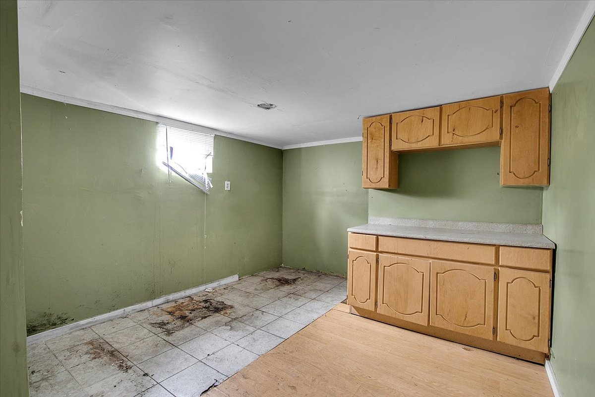 8906 South Mackinaw Street Chicago IL 60617