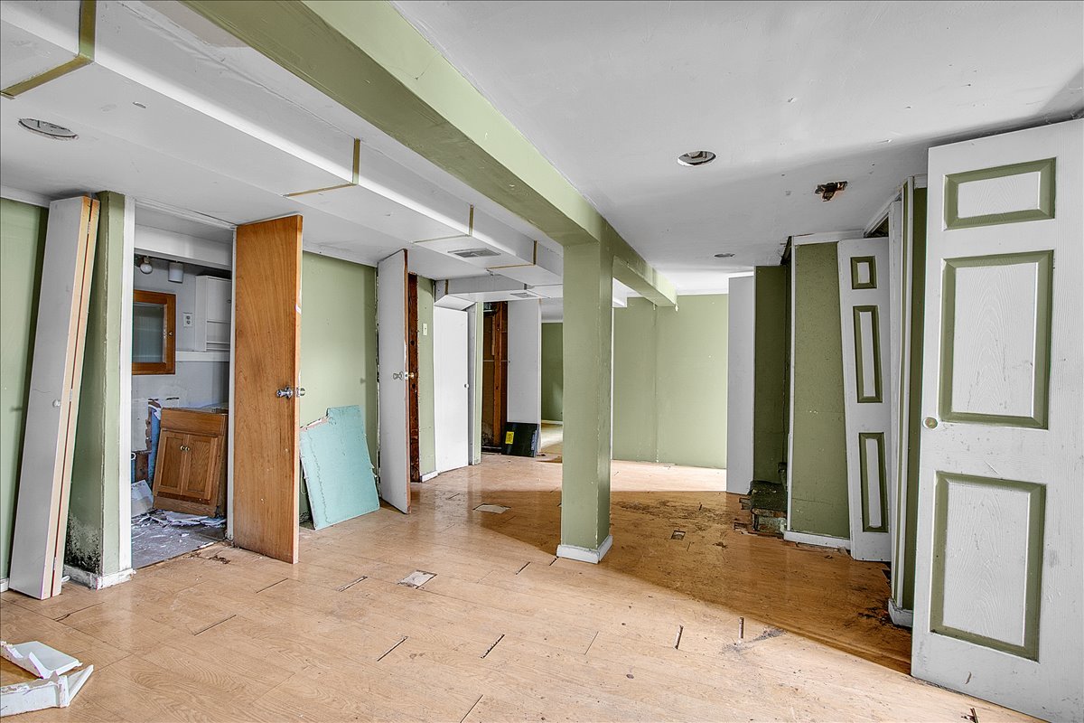8906 South Mackinaw Street Chicago IL 60617