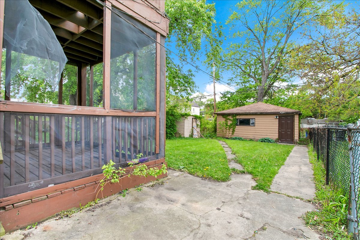 8906 South Mackinaw Street Chicago IL 60617
