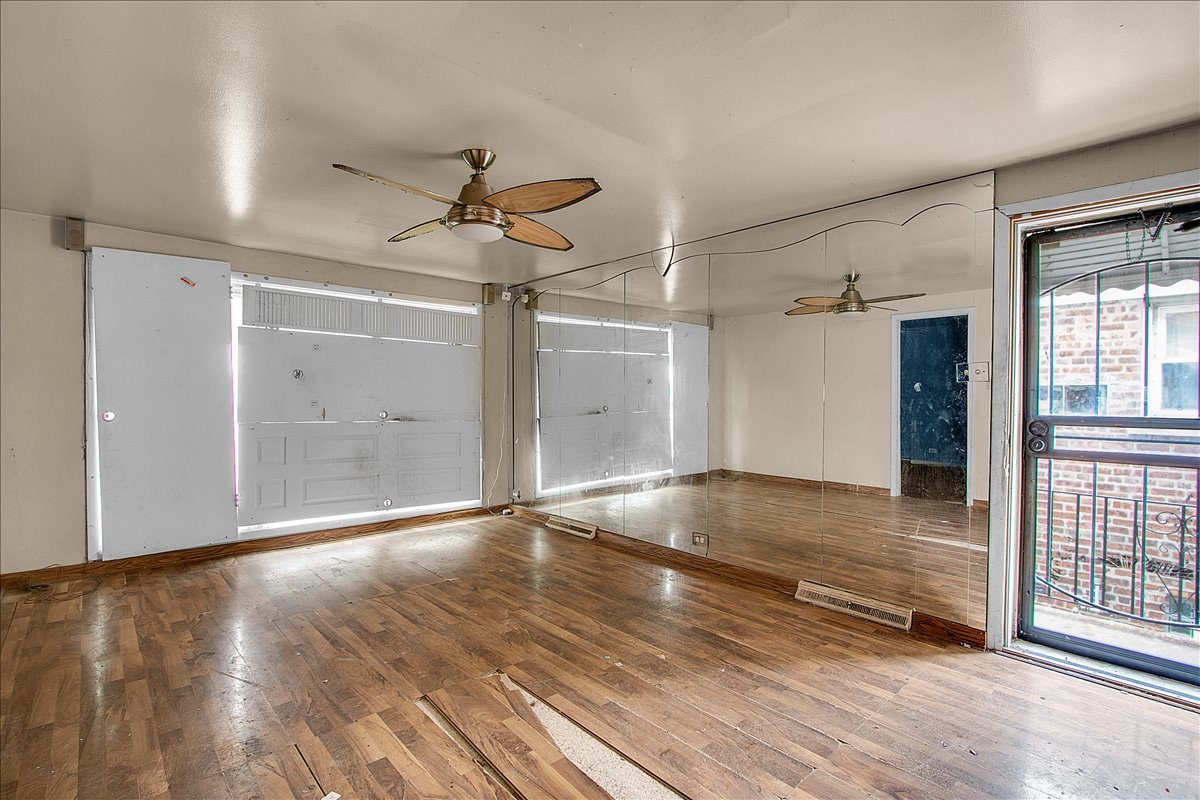 8906 South Mackinaw Street Chicago IL 60617