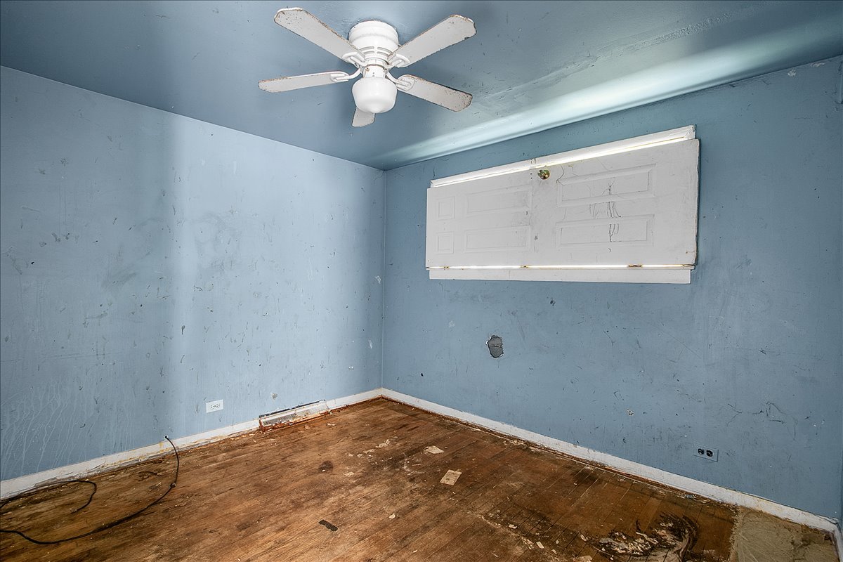 8906 South Mackinaw Street Chicago IL 60617