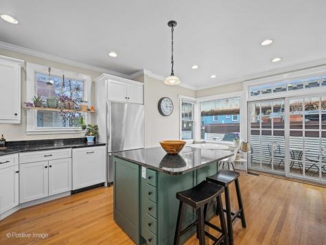 2124 West Eastwood Avenue Chicago IL 60625