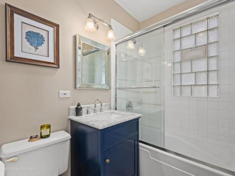 2124 West Eastwood Avenue Chicago IL 60625