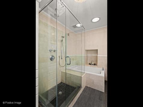 2124 West Eastwood Avenue Chicago IL 60625