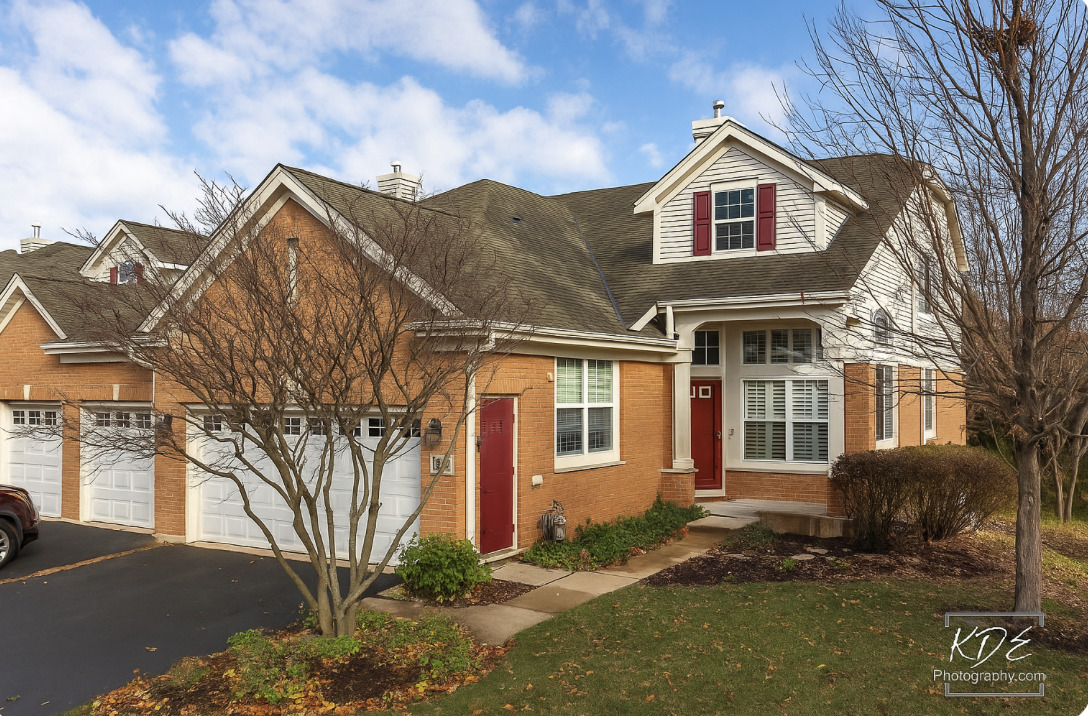 945 Winners Cup Court Naperville IL 60565