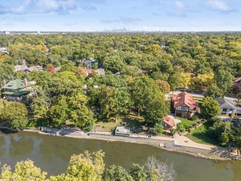 220 Maplewood Road Riverside IL 60546
